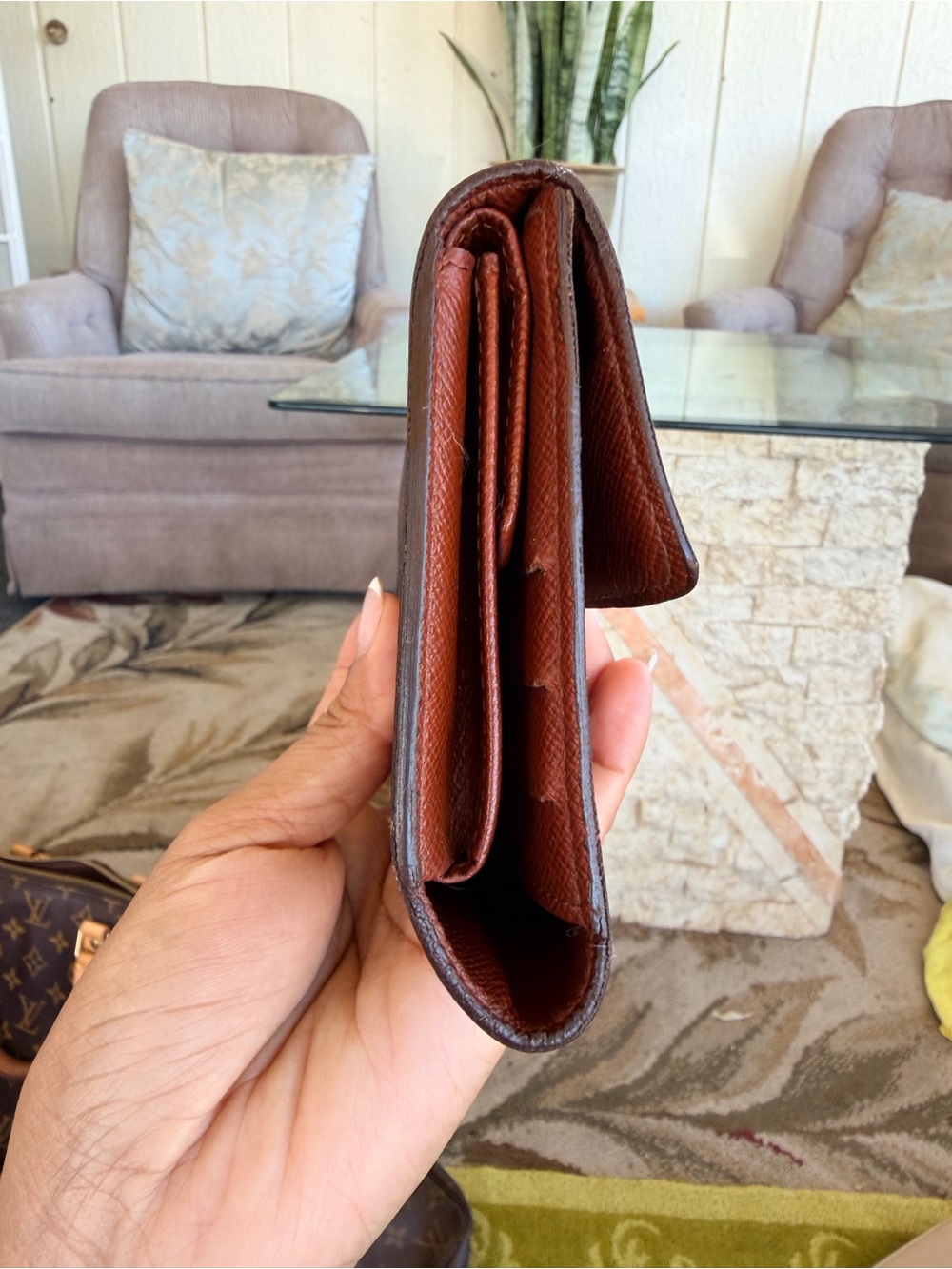 Louis Vuitton International Monogram Wallet ๐๐๐ - Picture 3 of 7